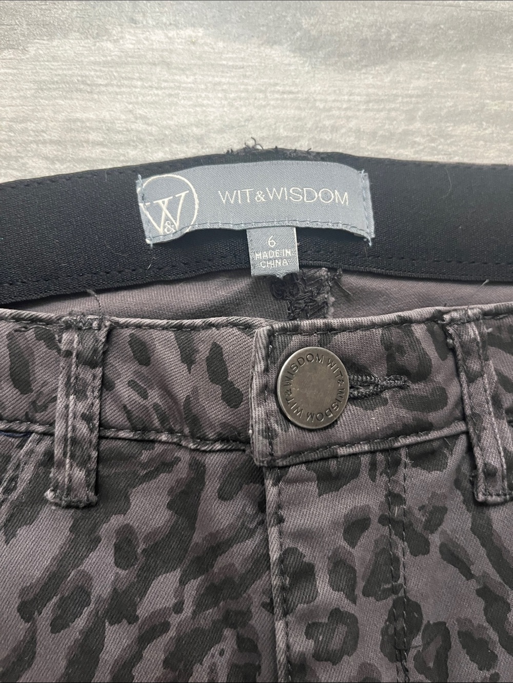 Wit & Wisdom Charcoal Animal-Print Skinny Jeans - Picture 2 of 4